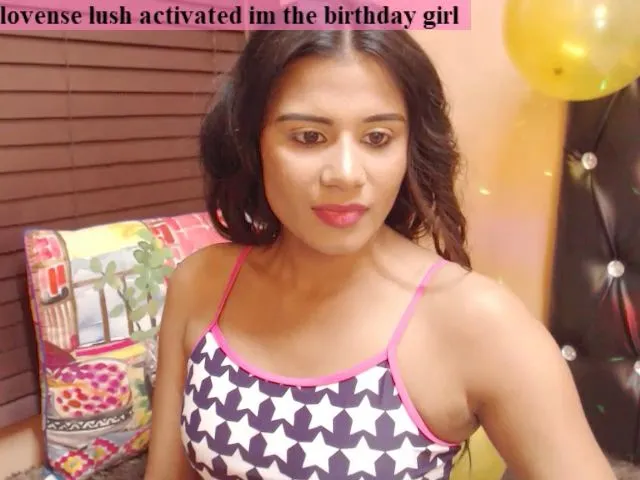 Live sex webcam photo for PARADISEQEEN #253611192