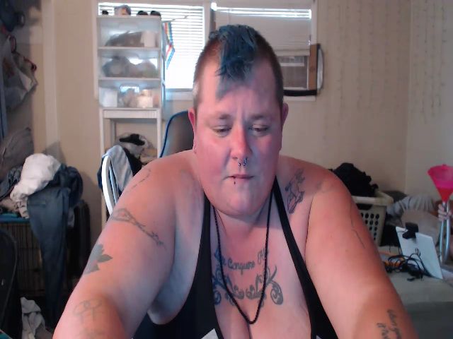 Live sex webcam photo for PunkChick420 #264622383