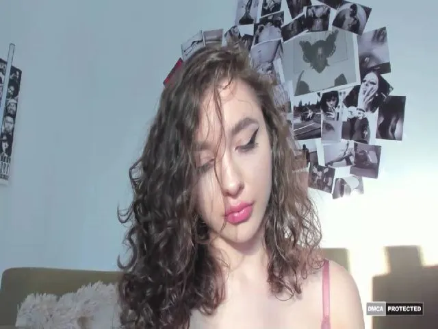 Live sex webcam photo for SpicyTrouble #253840219