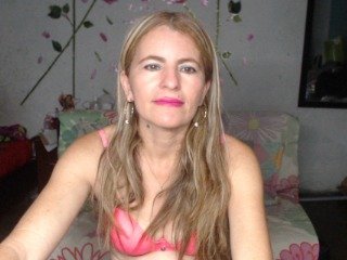 Live sex webcam photo for JuanitaWouti #240770329