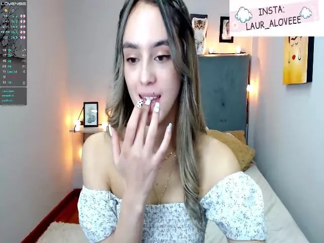 Live sex webcam photo for Laura_Lovee_ #253531714