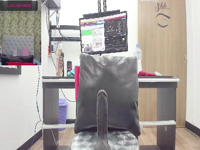Live sex webcam photo for HilaryMoon #255015418
