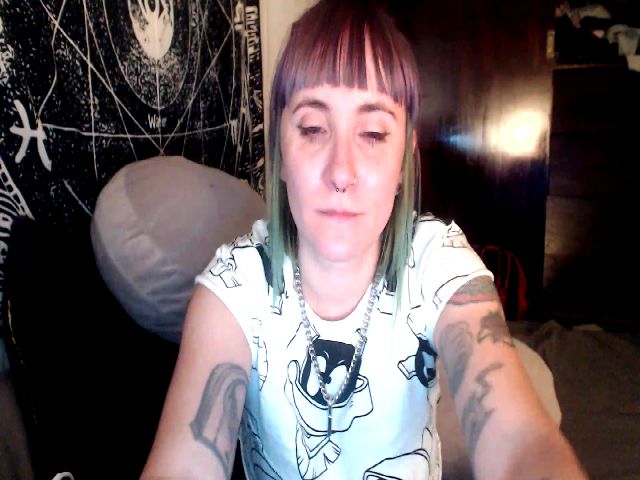 Live sex webcam photo for axehallow #264085633