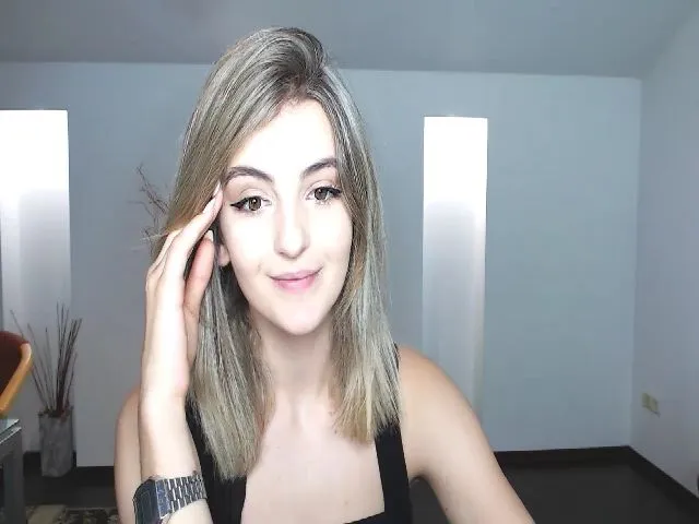 Live sex webcam photo for HelelGretta #253147977