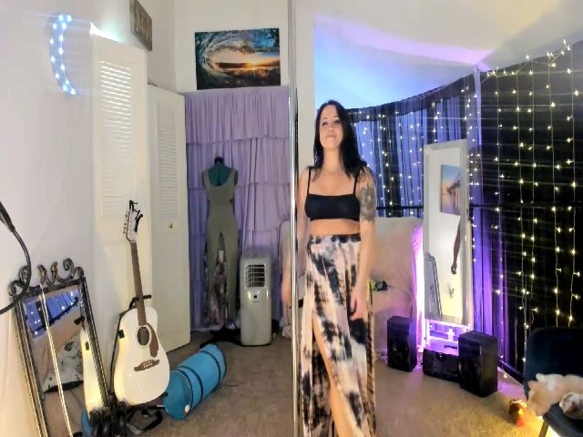 Live sex webcam photo for PetiteJewel #254459980