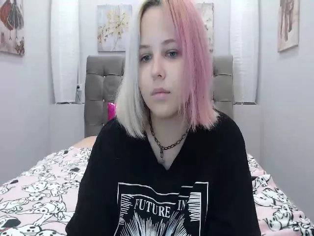Live sex webcam photo for Helokit #254727379