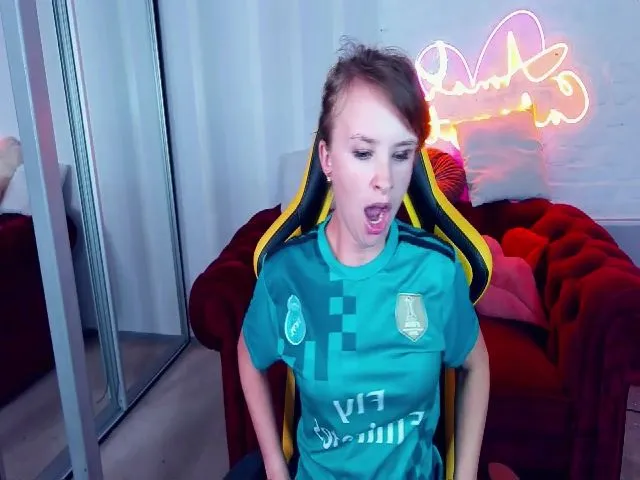 Live sex webcam photo for WhiteFoxi #261160530