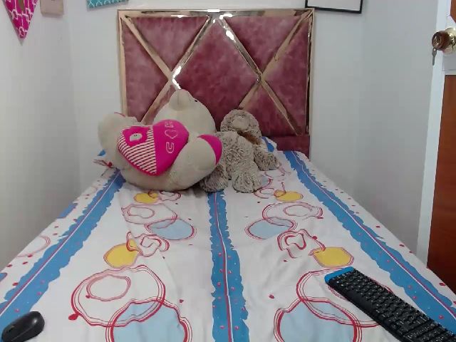 Live sex webcam photo for DianaRubi_ #258960070