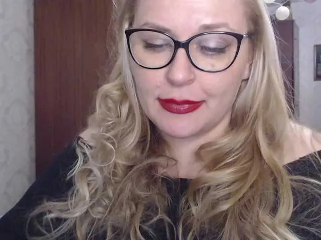 Live sex webcam photo for WifeyNusha #240902227
