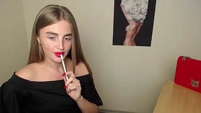 Live sex webcam photo for JuliSvn #244510106