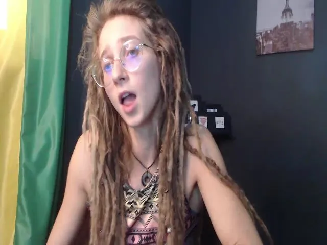 Live sex webcam photo for KINKYkeira #257461516