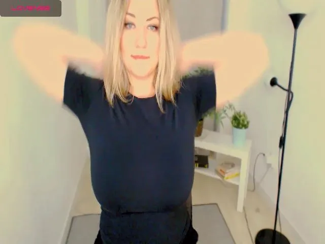 Live sex webcam photo for JIJISPA #255513963