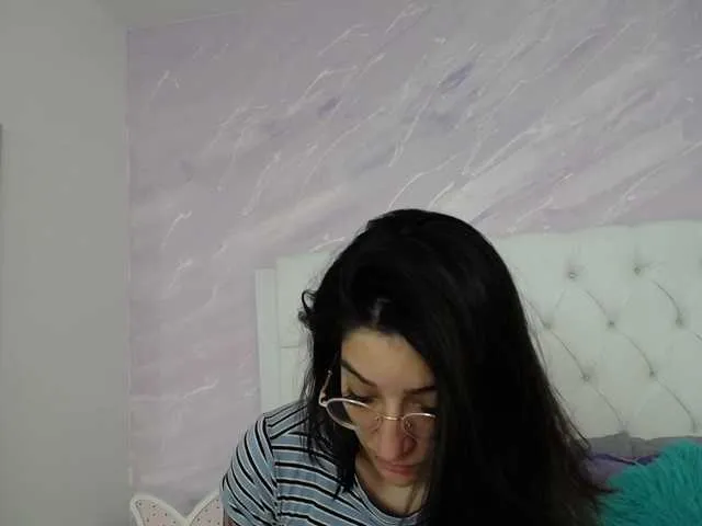 Live sex webcam photo for Karinapuerta #241368788