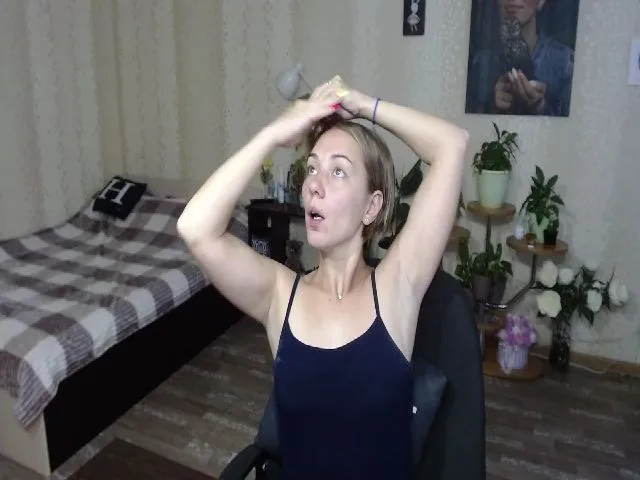 Live sex webcam photo for Emi_lywild #264096350