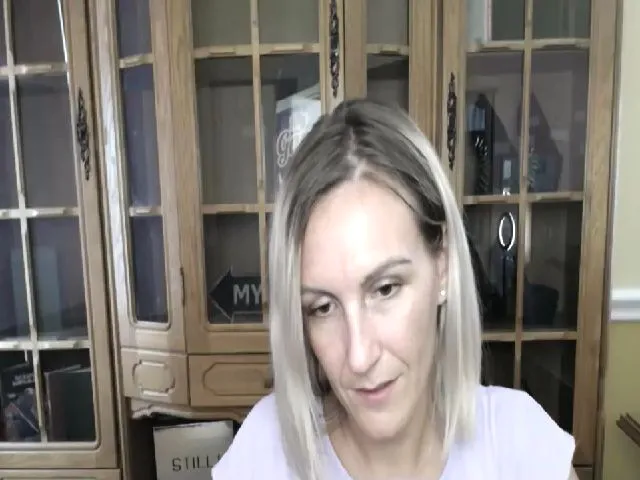 Live sex webcam photo for MiliEsiens #265498446