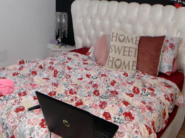 Live sex webcam photo for BlondeeFairy #263294206