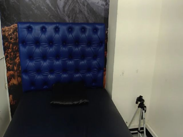 Live sex webcam photo for Cleo_e #254549088