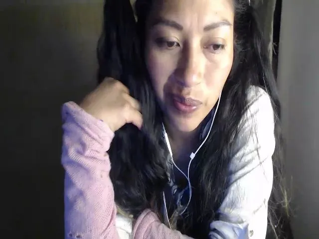 Live sex webcam photo for CHILENITAHOT #257313407