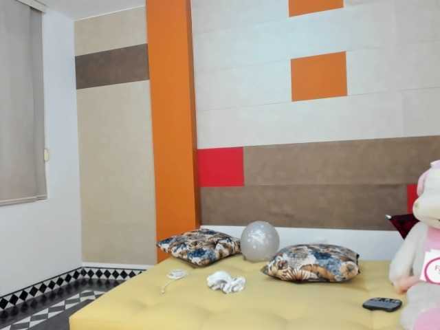 Live sex webcam photo for cristal-230 #247634624