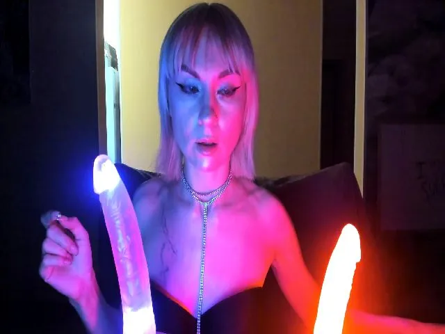Live sex webcam photo for Freaky_babes #252897740
