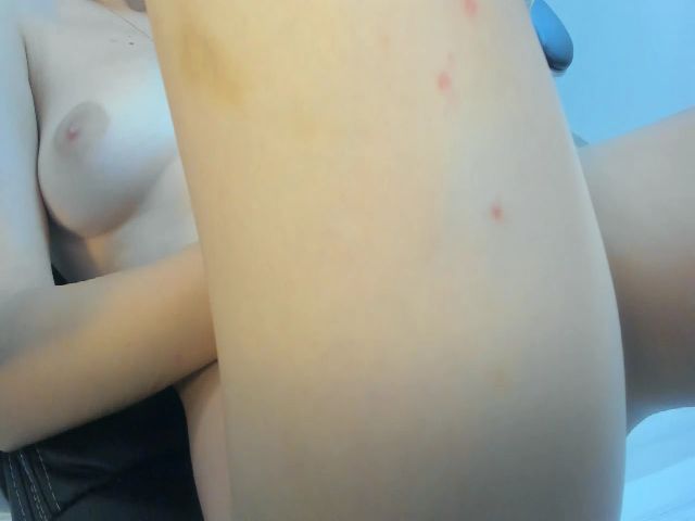 Live sex webcam photo for LizzieBrie #253713994