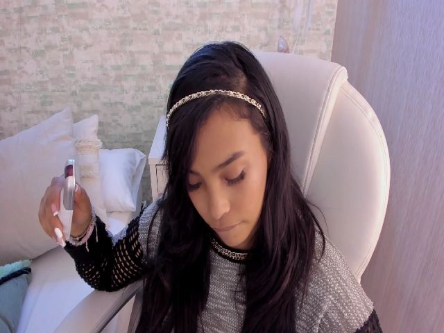Live sex webcam photo for Alison_torres #252569066