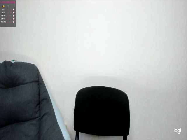 Live sex webcam photo for SarahSmiths #261607033