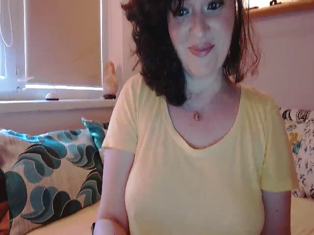Live sex webcam photo for YourHoneyMary #254707716