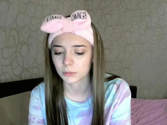 Live sex webcam photo for Roxanne2021 #241144270