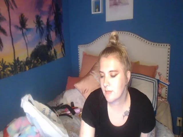 Live sex webcam photo for SnowWhiteXxxx #254345561