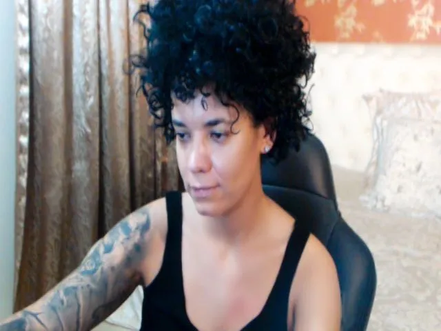 Live sex webcam photo for LaraAnne_ #253870091