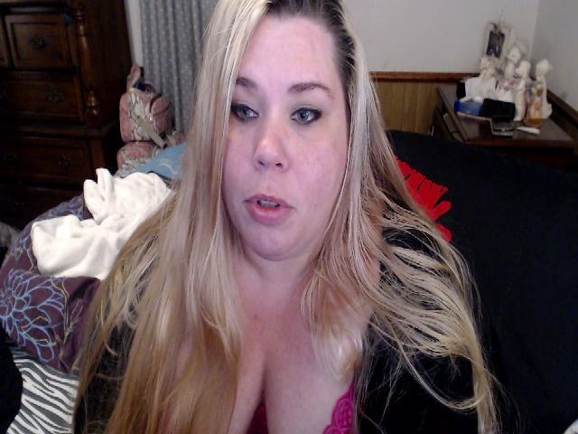 Live sex webcam photo for PlumpKittyKat #263546942