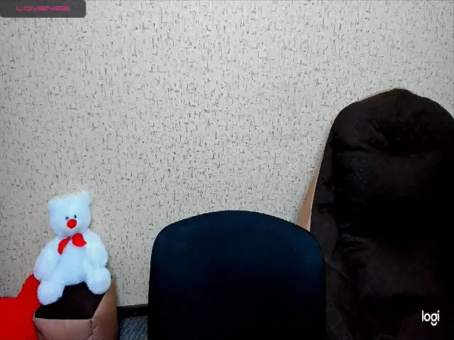 Live sex webcam photo for lilydavra #262410524