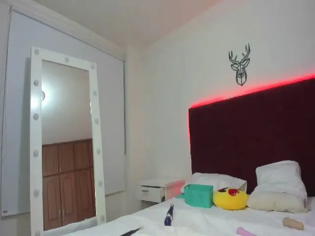 Live sex webcam photo for LittleRed2u #261752920