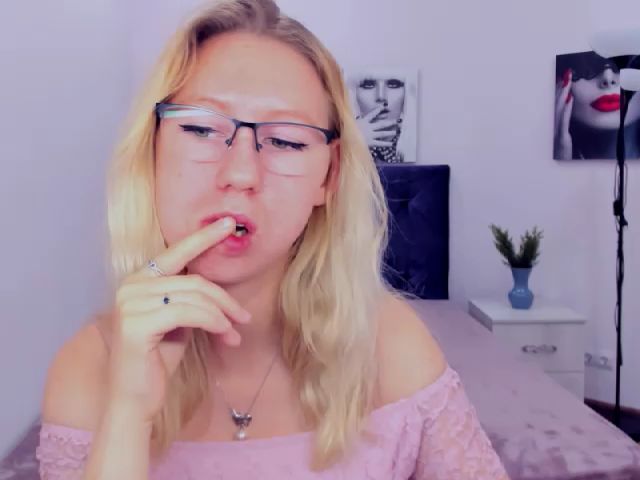 Live sex webcam photo for LizaSwan #254057094