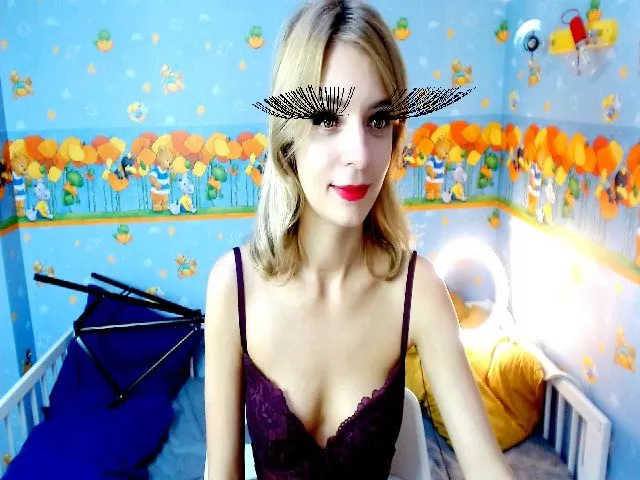 Live sex webcam photo for ELLIEFLOYD #252687331