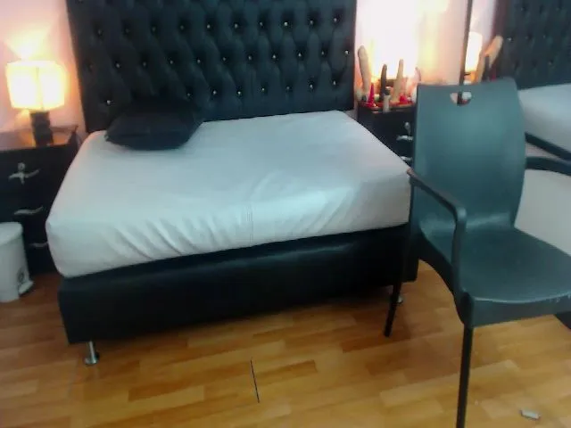 Live sex webcam photo for Shantal_19 #256076958