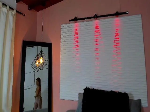 Live sex webcam photo for IsabelaBrown #252376027