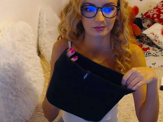 Live sex webcam photo for VerraSweet4U #240988358