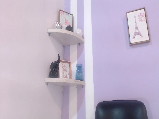 Live sex webcam photo for STORMY_FOXX #253379197