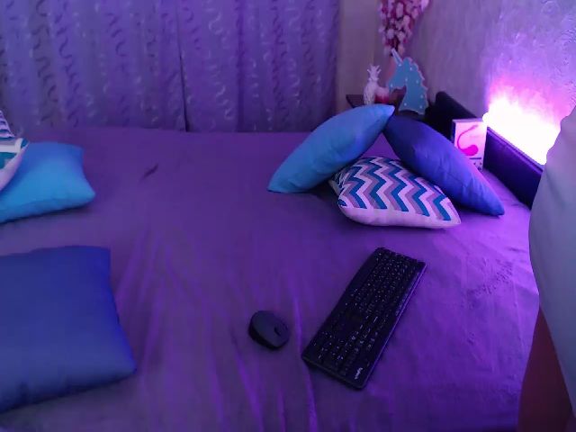 Live sex webcam photo for AmandaVirs #253892205