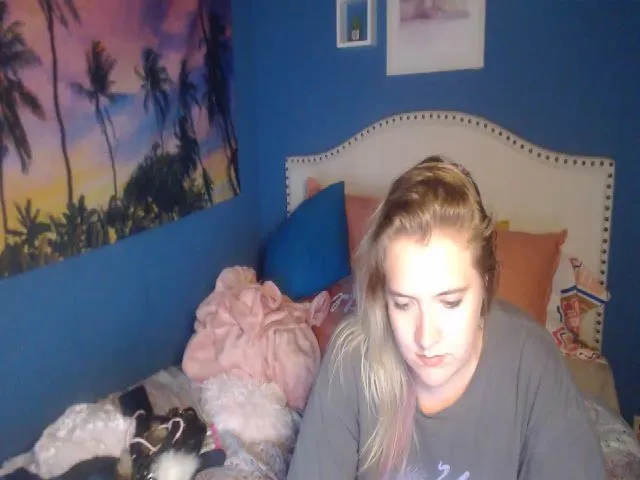 Live sex webcam photo for SnowWhiteXxxx #253646112