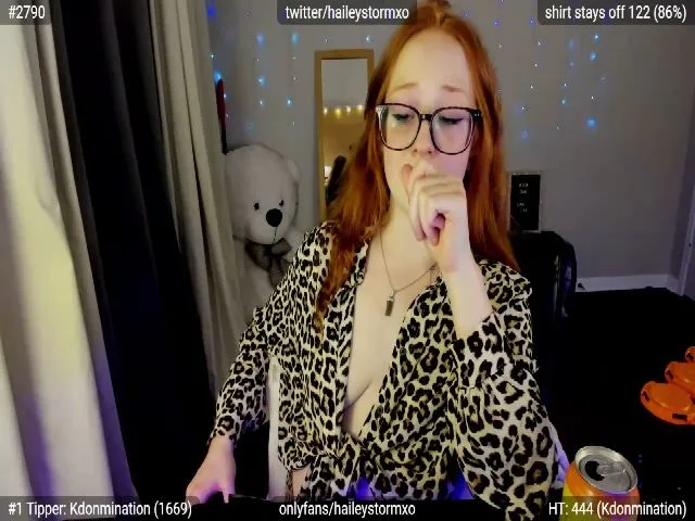 Live sex webcam photo for Haileystormxo #261815368