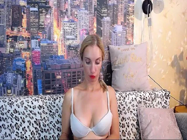 Live sex webcam photo for SquirtEleanor #258654450