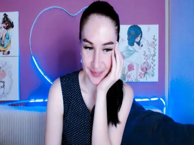 Live sex webcam photo for Lilly_Shine #252691496