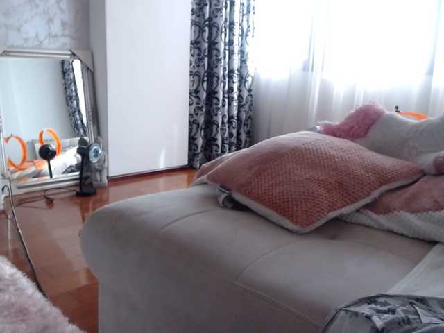 Live sex webcam photo for PrincessReyna #241330309