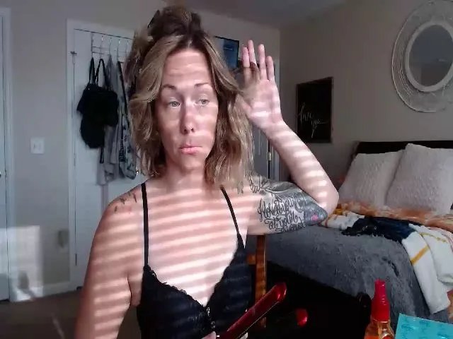 Live sex webcam photo for AvaWynn #261380877