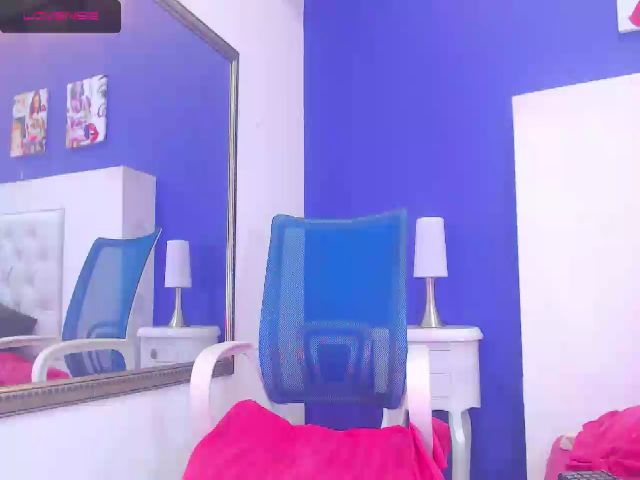 Live sex webcam photo for Scarlett_1801 #253922349