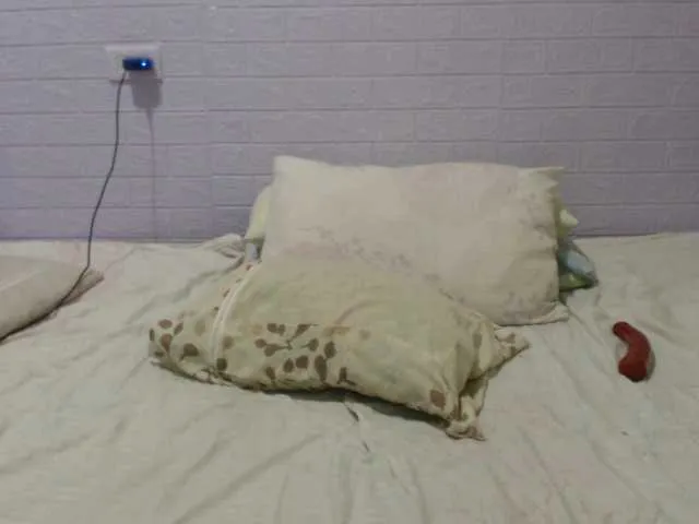 Live sex webcam photo for WildAsian143 #241632756