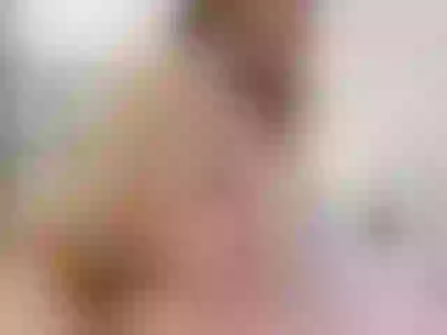 Live sex webcam photo for CarolaSallow #257038336